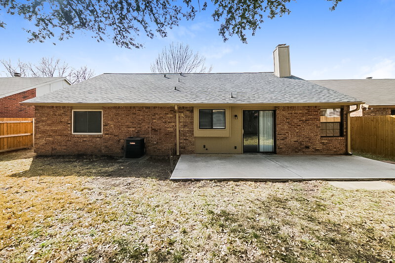 2,245/Mo, 6808 Sunnybank Dr Fort Worth, TX 76137 Rear View