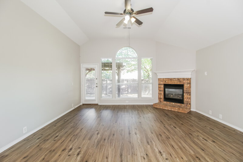 2,770/Mo, 6917 Crenshaw Ln Denton, TX 76210 Living Room View 3
