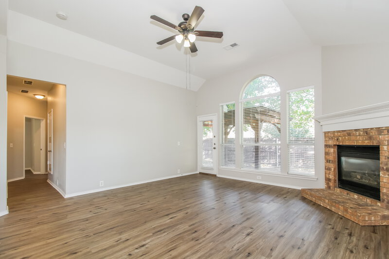 2,770/Mo, 6917 Crenshaw Ln Denton, TX 76210 Living Room View 4