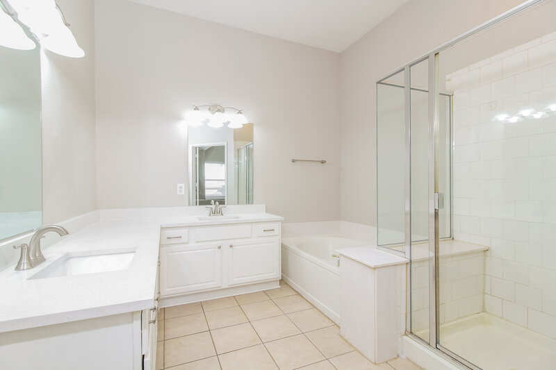 2,770/Mo, 6917 Crenshaw Ln Denton, TX 76210 Main Bathroom View