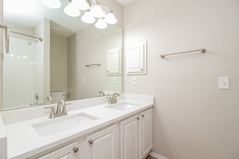 2,770/Mo, 6917 Crenshaw Ln Denton, TX 76210 Bathroom View