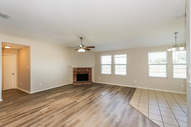2,285/Mo, 1113 Glencoe Dr Glenn Heights, TX 75154 Living Room View 2