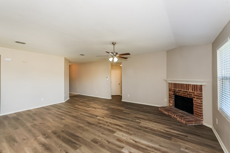 2,285/Mo, 1113 Glencoe Dr Glenn Heights, TX 75154 Living Room View 3