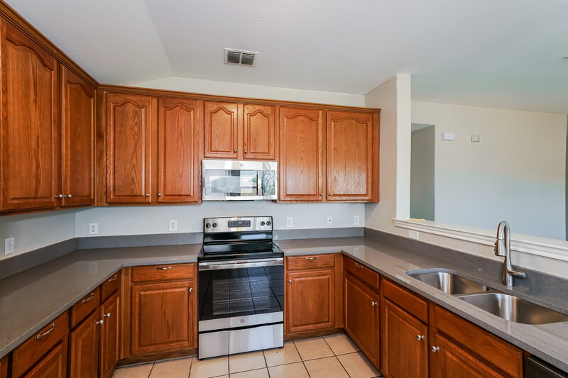 2,285/Mo, 1113 Glencoe Dr Glenn Heights, TX 75154 Kitchen View 3