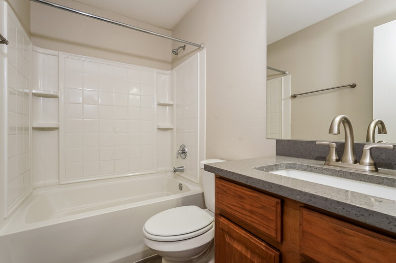 2,285/Mo, 1113 Glencoe Dr Glenn Heights, TX 75154 Bathroom View