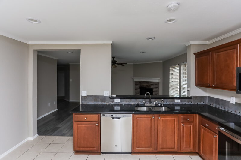 2,040/Mo, 2513 Buffalo Run Burleson, TX 76028 Kitchen View