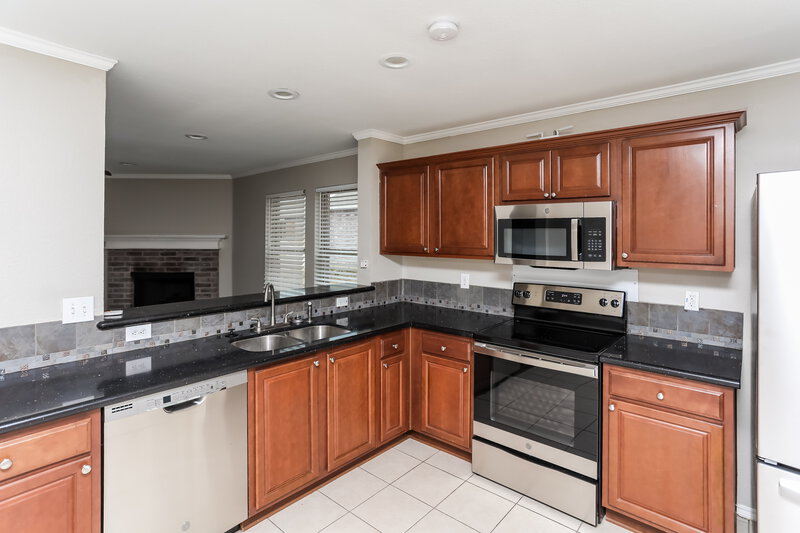 2,040/Mo, 2513 Buffalo Run Burleson, TX 76028 Kitchen View 2