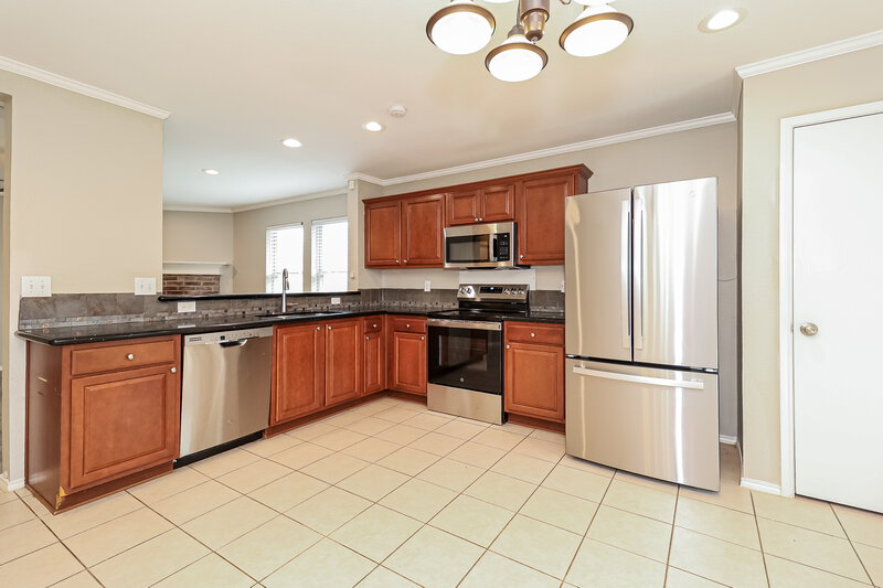 1,885/Mo, 2513 Buffalo Run Burleson, TX 76028 Kitchen View 2