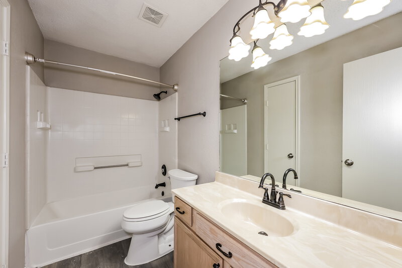 1,960/Mo, 721 Mesa Vista Dr Crowley, TX 76036 Bathroom View