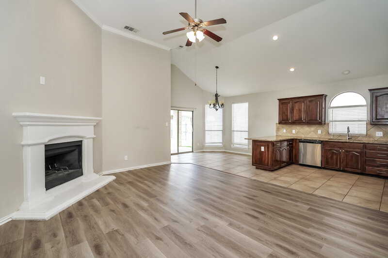 0/Mo, 3205 Stonecrop Trl Argyle, TX 76226 Living Room View 2