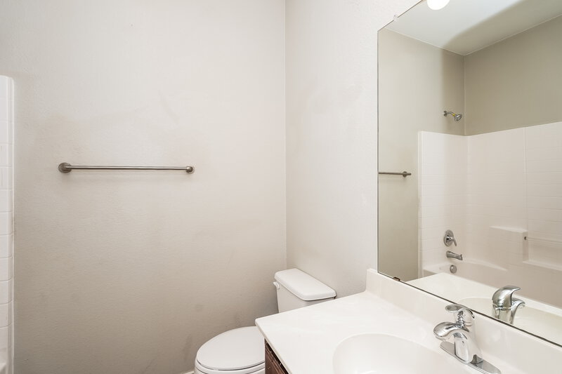 0/Mo, 3205 Stonecrop Trl Argyle, TX 76226 Bathroom View