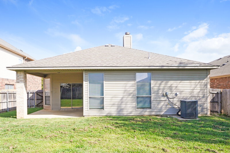 0/Mo, 3205 Stonecrop Trl Argyle, TX 76226 Rear View