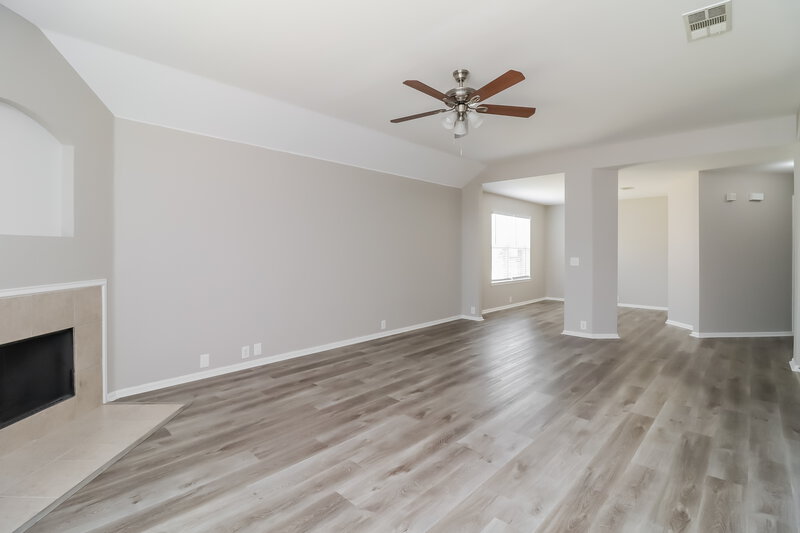 2,455/Mo, 718 Reindeer Dr Midlothian, TX 76065 Living Room View