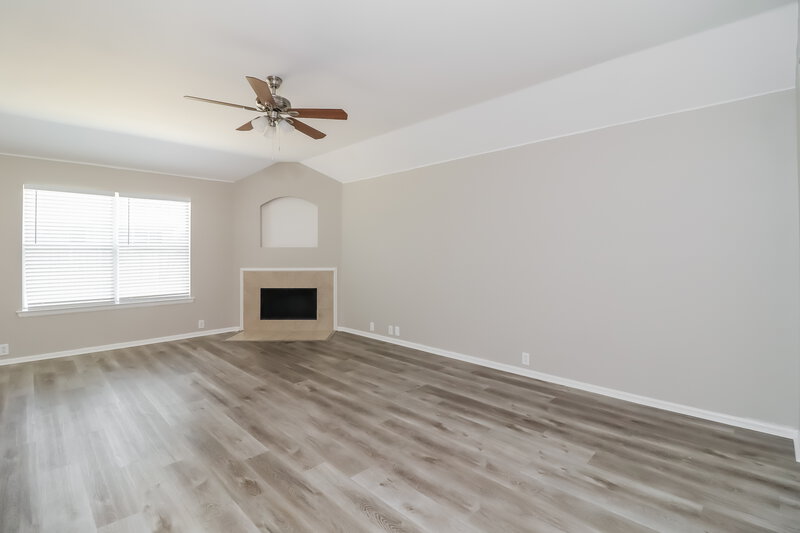 2,455/Mo, 718 Reindeer Dr Midlothian, TX 76065 Living Room View 2