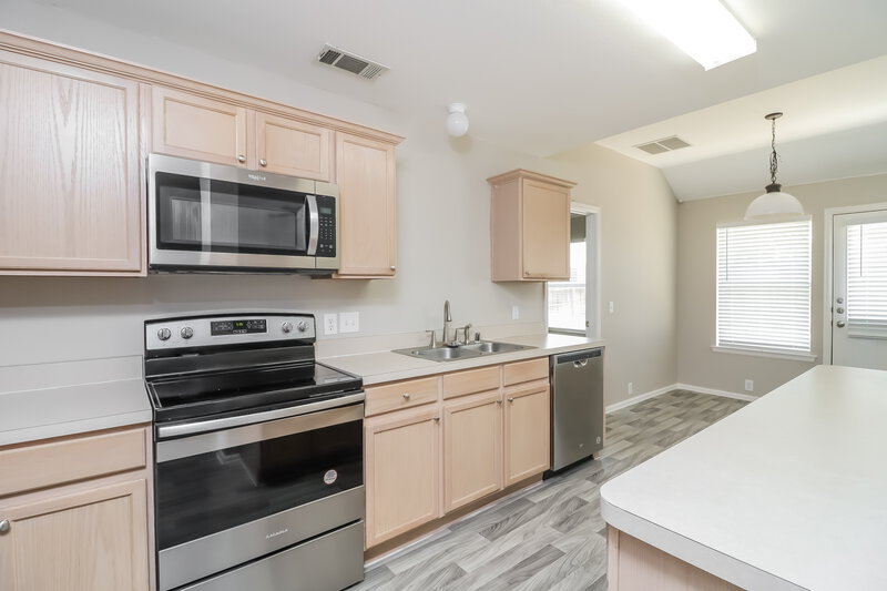 2,455/Mo, 718 Reindeer Dr Midlothian, TX 76065 Kitchen View 2