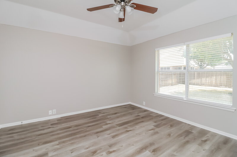 2,455/Mo, 718 Reindeer Dr Midlothian, TX 76065 Main Bedroom View