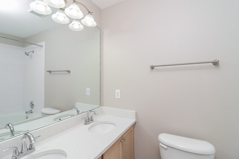 2,455/Mo, 718 Reindeer Dr Midlothian, TX 76065 Main Bathroom View