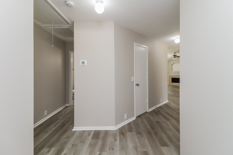 2,455/Mo, 718 Reindeer Dr Midlothian, TX 76065 Hallway View