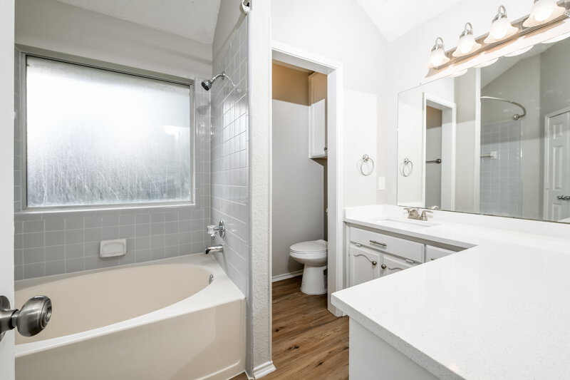 2,200/Mo, 7333 Amber Dr Watauga, TX 76148 Main Bathroom View