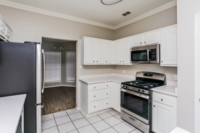 2,480/Mo, 1721 Windmire Dr Mesquite, TX 75181 Kitchen View 2