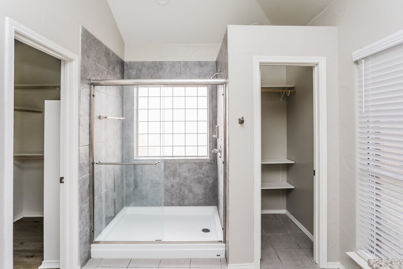 2,480/Mo, 1721 Windmire Dr Mesquite, TX 75181 Main Bathroom View
