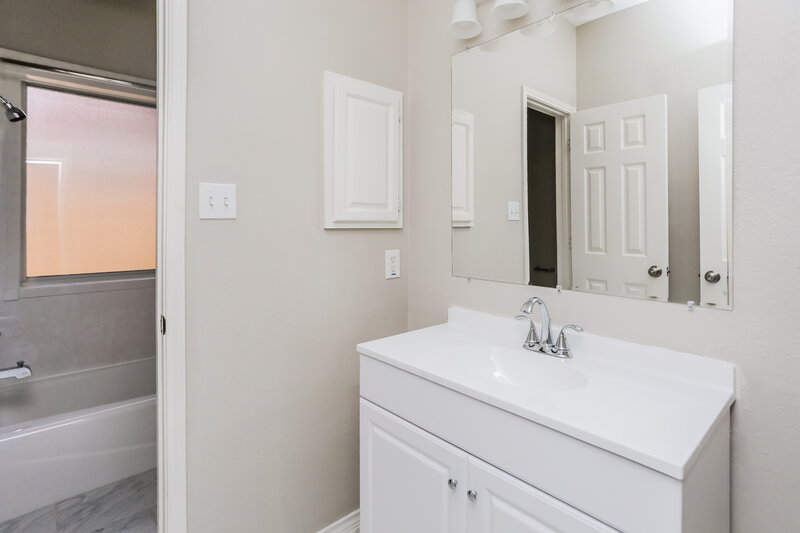 2,480/Mo, 1721 Windmire Dr Mesquite, TX 75181 Bathroom View