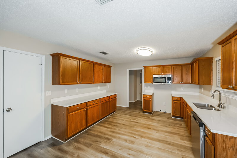 2,445/Mo, 2616 Big Spring Dr Fort Worth, TX 76120 Kitchen View 2