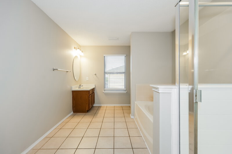2,445/Mo, 2616 Big Spring Dr Fort Worth, TX 76120 Main Bathroom View