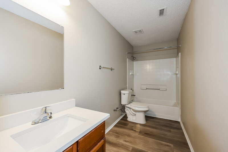 2,445/Mo, 2616 Big Spring Dr Fort Worth, TX 76120 Bathroom View