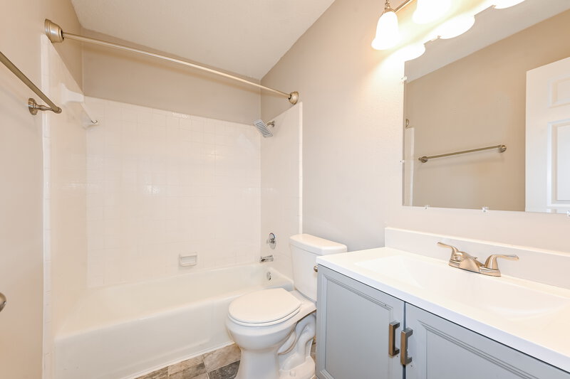 2,050/Mo, 1402 Sayles Ave Arlington, TX 76018 Bathroom View