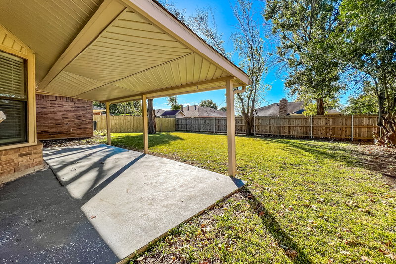2,050/Mo, 1402 Sayles Ave Arlington, TX 76018 Covered Porch View