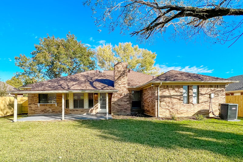 2,050/Mo, 1402 Sayles Ave Arlington, TX 76018 Rear View