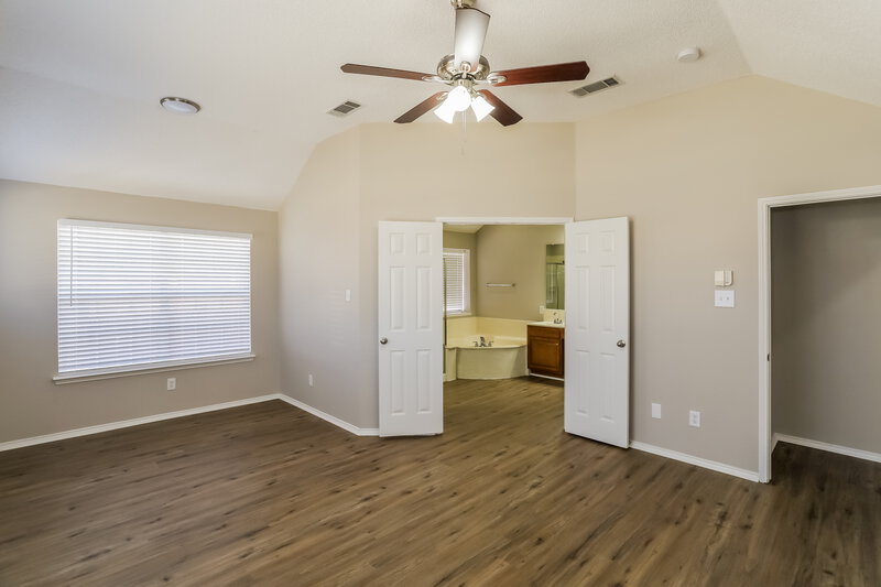 2,440/Mo, 7800 Park Run Rd Fort Worth, TX 76137 Main Bedroom View