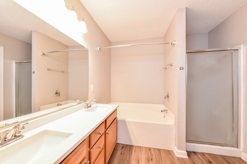 2,370/Mo, 848 Meadowlark Dr Saginaw, TX 76131 Main Bathroom View