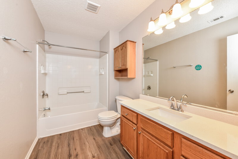 2,370/Mo, 848 Meadowlark Dr Saginaw, TX 76131 Bathroom View