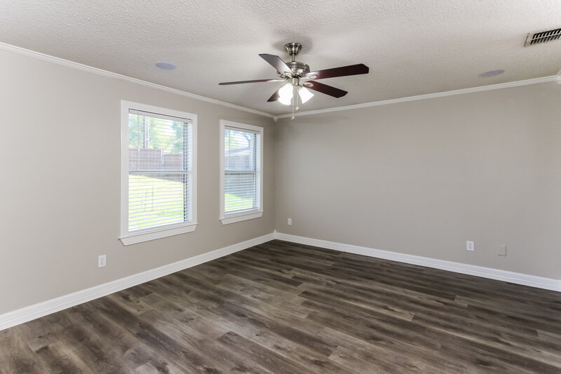 2,165/Mo, 1618 Danbury Dr Garland, TX 75040 Living Room View 3