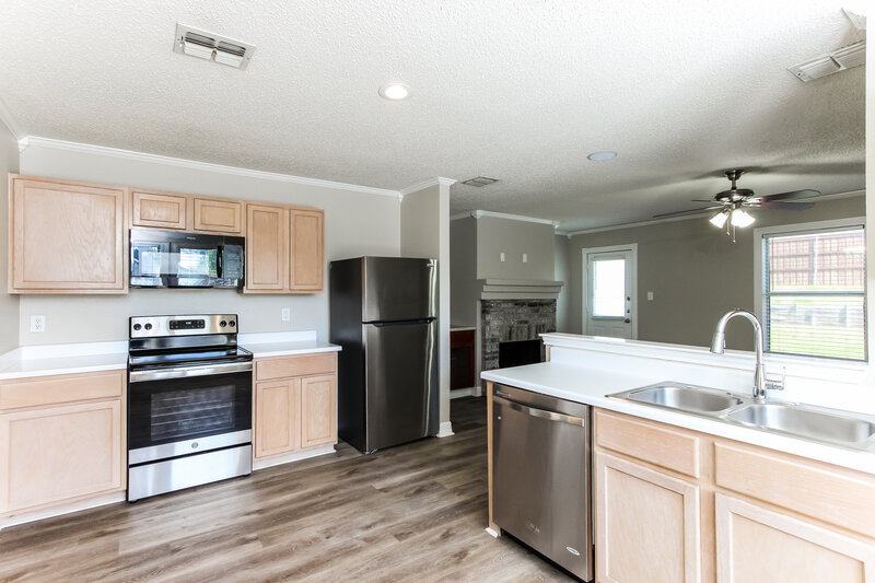 2,165/Mo, 1618 Danbury Dr Garland, TX 75040 Kitchen View 2