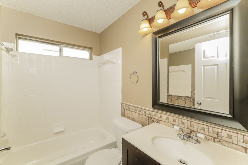 1,940/Mo, 2504 Creekwood Ln Fort Worth, TX 76123 Bathroom View
