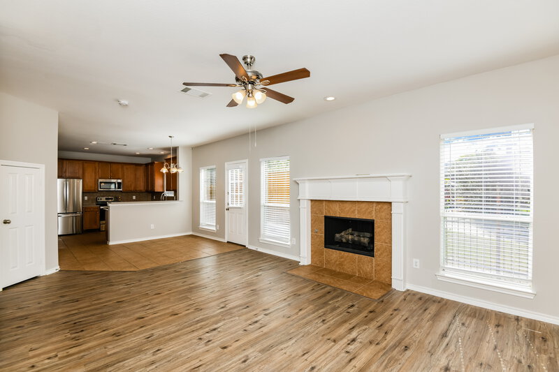 3,290/Mo, 6910 Shore Breeze Ct Arlington, TX 76016 Living Room View 2