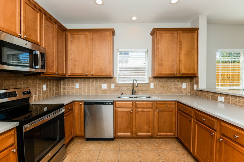 3,290/Mo, 6910 Shore Breeze Ct Arlington, TX 76016 Kitchen View 2