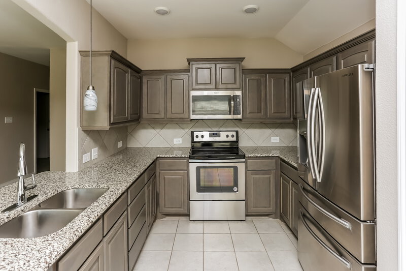 2,100/Mo, 2101 Blakely Ct Fort Worth, TX 76134 Kitchen View
