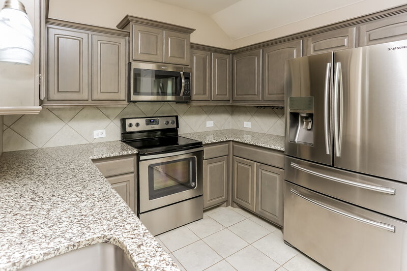 2,100/Mo, 2101 Blakely Ct Fort Worth, TX 76134 Kitchen View 2