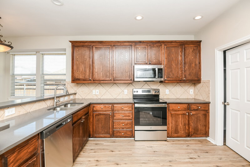 2,565/Mo, 4913 Happy Trl Fort Worth, TX 76244 Kitchen View