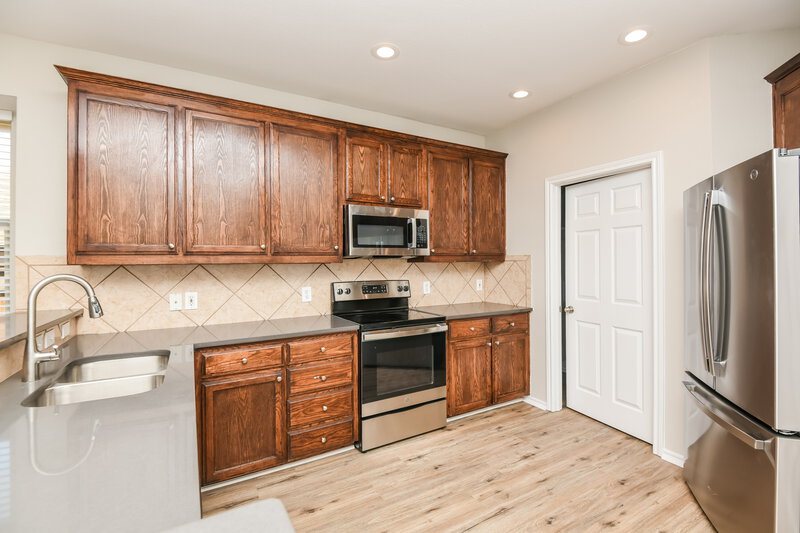 2,565/Mo, 4913 Happy Trl Fort Worth, TX 76244 Kitchen View 2