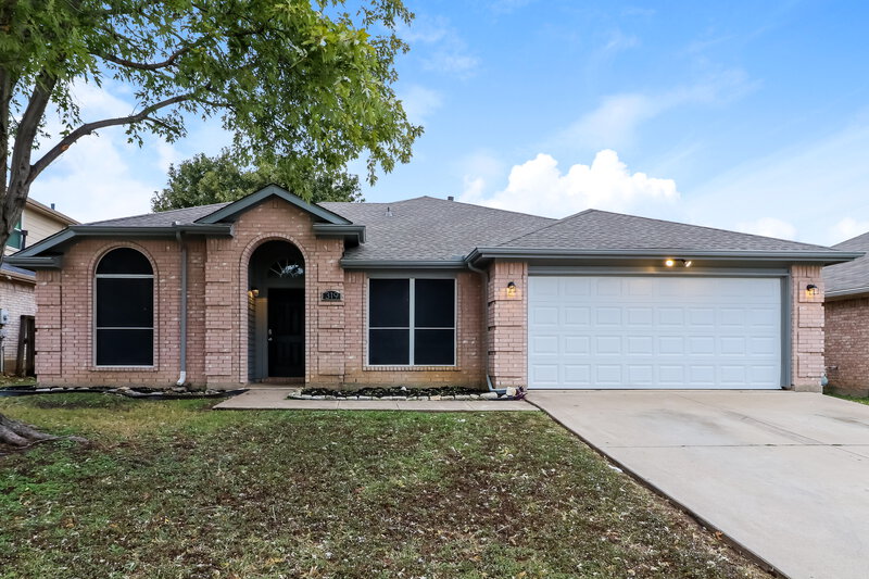 2,650/Mo, 319 Crestview Dr Arlington, TX 76018 External View