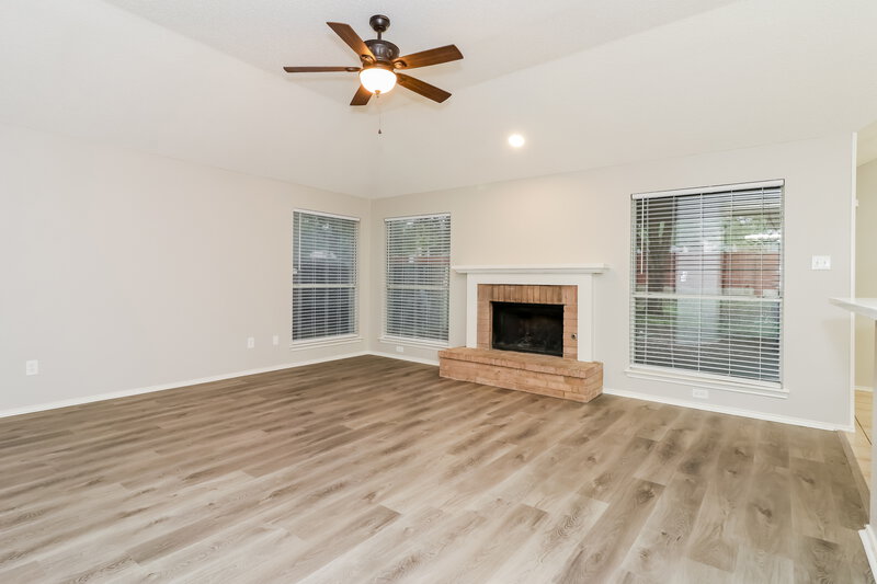 2,650/Mo, 319 Crestview Dr Arlington, TX 76018 Living Room View