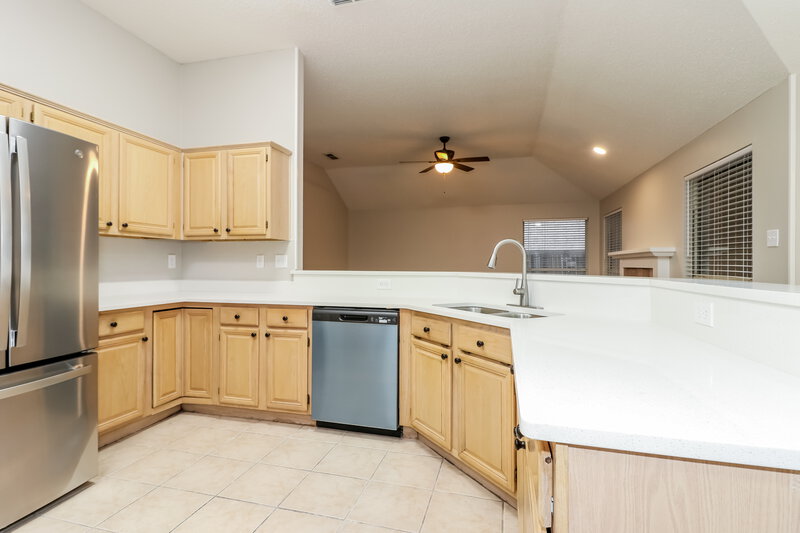 2,650/Mo, 319 Crestview Dr Arlington, TX 76018 Kitchen View