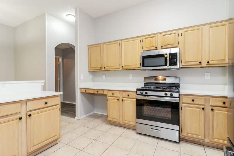 2,650/Mo, 319 Crestview Dr Arlington, TX 76018 Kitchen View 2
