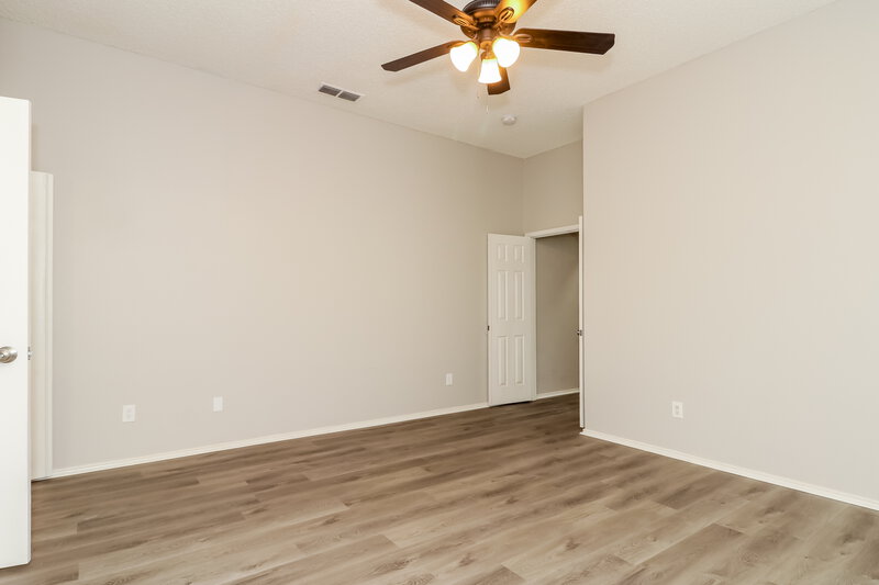 2,650/Mo, 319 Crestview Dr Arlington, TX 76018 Main Bedroom View 2