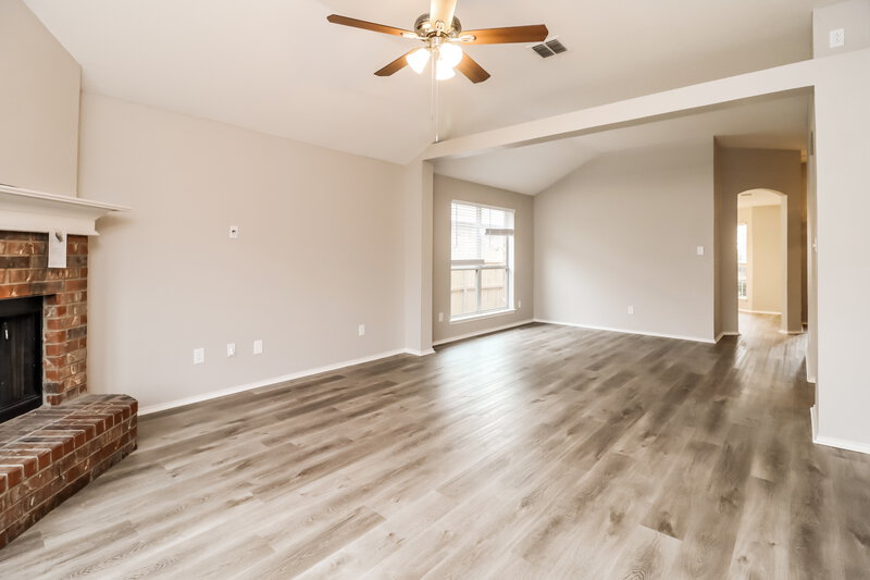 2,750/Mo, 7500 Fallen Trl Fort Worth, TX 76123 Living Room View